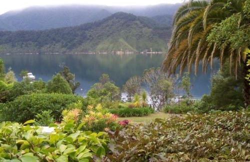 Penzance Bay House | Lanza Retreat - Penzance Bay, Tennyson Inlet Home