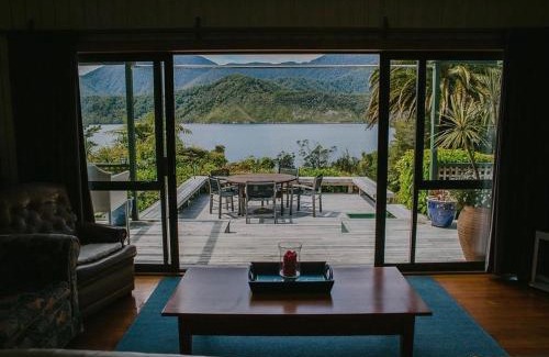 Penzance Bay House | Lanza Retreat - Penzance Bay, Tennyson Inlet Home