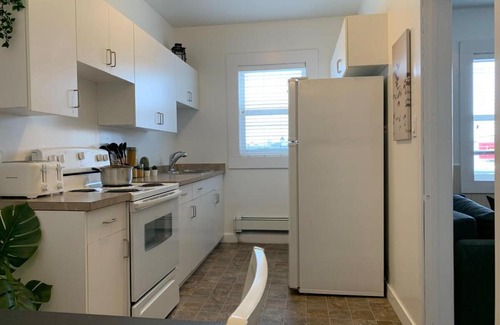 Moose Jaw Apartment | Large 1-bedroom Condo l Downtown l WiFi & Smart TV