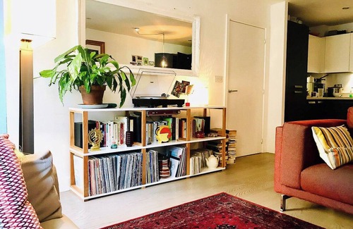 Haggerston Condo | Large 2-bed 2-bath ground-floor flat in Hoxton, large patio, great transpt links
