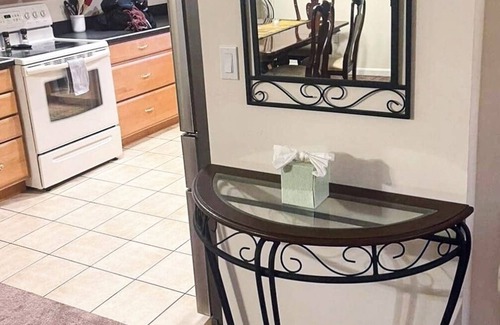 Arnold House | Large 2 bedroom house with private parking in a nice neighborhood