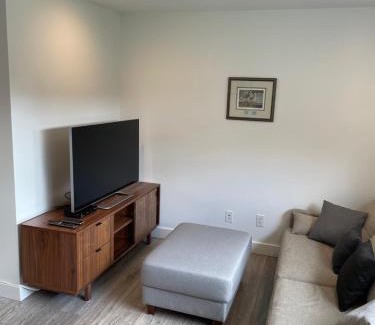 Upper Lonsdale House | Large 2 bedroom private suite !