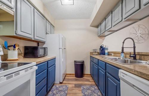 Bellaire House | Large 2 Floor Condo, Pool Pass, Beach Club, walk to Shanty Creek