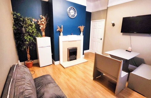Seisdon House | Large 3 Bed Bungalow - Beautiful Refurb - Garden