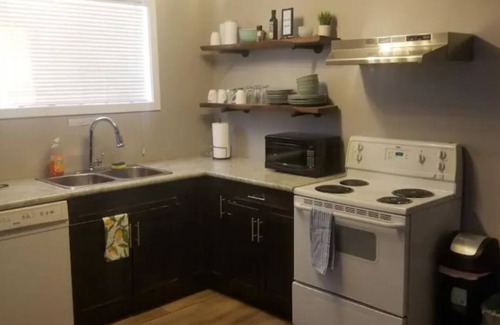 Grande Prairie House | Large 3 Bed Furnished Crew/Family Suite