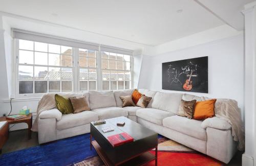 Covent Garden Apartment | Large 3 bedrm apartment in heart of Theatre Land
