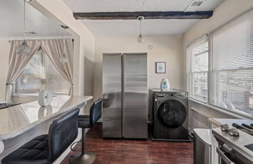 North Bergen House | Large 3 bedroom with Parking!