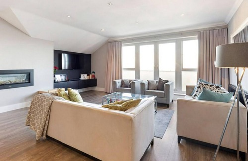 Downham House | Large 3 br apartment with and wifi