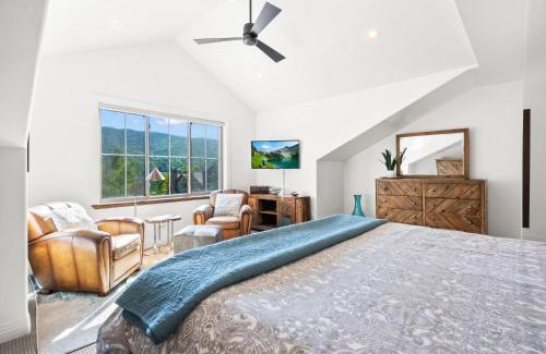 Canyon Links House | Large 3 BR - Sleep 8, Gourmet Kitchen, Beautiful Master, Large Balcony, Amazing Views!