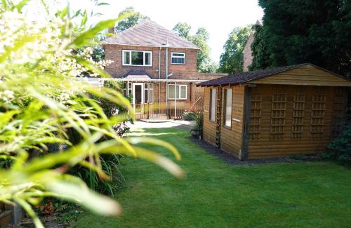 Bloxwich House | Large 4 Bed House, Sleeps 7, Near NEC, BHX, City Centre