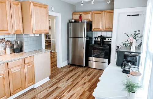 Berea Apartment | Large 4 Bedroom|Close to Airport & IX Center|Sleeps 10