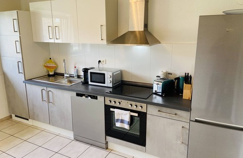 Marienloh Apartment | Large 4 room accommodation + own parking spaces