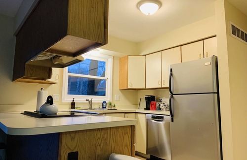 Dicken House | Large 6BR Stadium Getaway, Walk to the Big House!