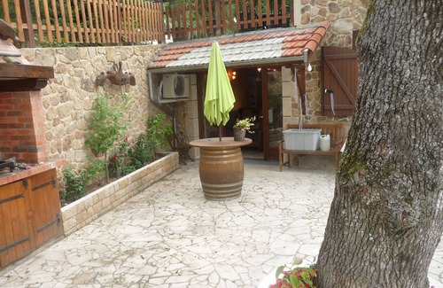 Les Sept Chemins Apartment | Large air-conditioned Studio 36 m2 in the countryside with swimming pool (sleeps 4)