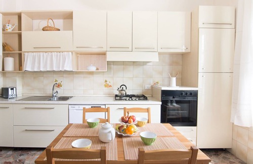 Rimini Apartment | Large and bright, a stone's throw from the castle, balcony, FREE WIFI, A/C, parking space