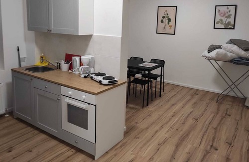 Altenburg Apartment | Large and spacious rooms, washing machine, WiFi&TV