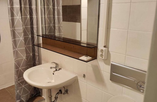 Neudorf Apartment | Large apartment suitable for fitters