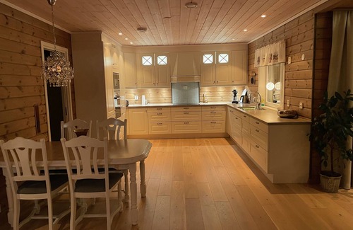 Steinsland Cabin | Large, beautiful cottage by the sea 45 min from Bergen! High Standard!