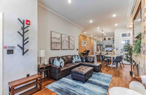 North Philadelphia West Apartment | Large Bi-Level 3/2 w/Patio | 10 min to DT