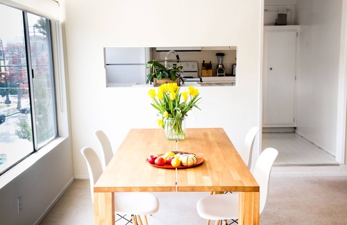 Wilshire Montana Apartment | Large, bright, and sunny apartment steps from beach