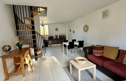 Pont-Saint-Esprit Apartment | Large bright apartment on the first floor