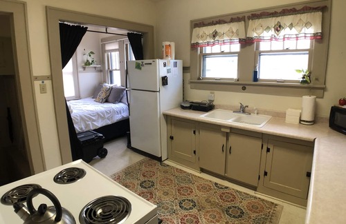 Terre Haute House | Large Central Bungalow, 3 Kings, 2 Queens, 1 Ba, Garage, Porch, W/D+BBQ, Pets OK