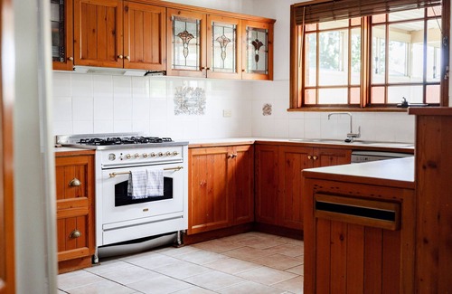 Orange House | Large & central! Indoor pool. Pets welcome. Orange NSW
