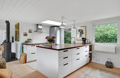 Norddjurs Municipality House | Large cottage on open plot near the beach.