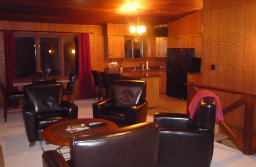 Nichols House | Large cozy cottage rental