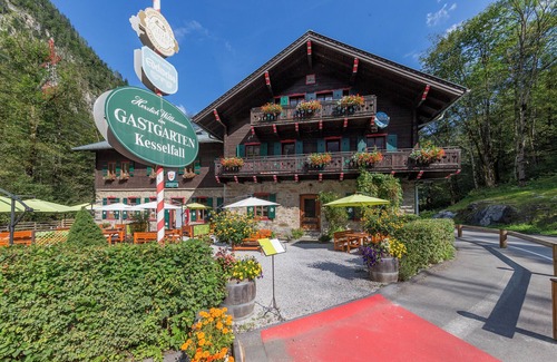 Kaprun Ski Chalet | Large cozy ski lodge located on the Kitzsteinhorn glacier