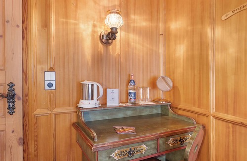 Tennenbronn Apartment | Large Double Room with Shared Garden, Balcony and Wi-Fi