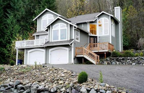 Snohomish House | Large Estate Venue 2 hot tubs 2 treehouses