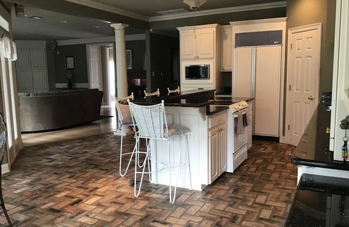 Shenandoah House | Large Executive 3 bedroom gorgeous entertainment home in Baton Rouge