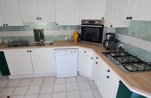 Villeneuve-la-Comtesse House | Large family home - private heated pool - 3 bathrooms - 3 WCs
