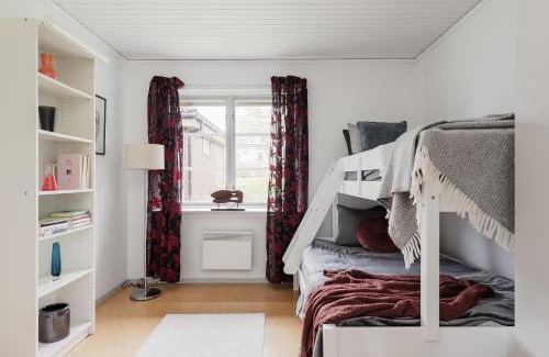 Osthammar Villa | Large family home by the water