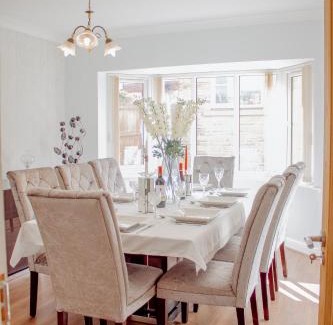 Pool-in-Wharfedale House | Large Family Home with Free Parking