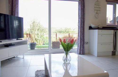 Pool-in-Wharfedale House | Large Family Home with Free Parking