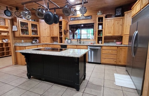 Canton House | Large Family ~ Reunions ~ Retreats ~ First Monday ~ Pool ~ Pet Friendly !