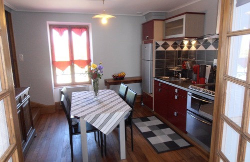 Decize Cottage | Large gîte in wooded grounds close to town center