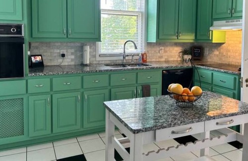 Reidsville House | Large Historic 4 BR Home with 2 Acres & Pool in Reidsville