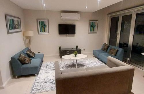 Kingston House | Large Home @Kingston Foreshore