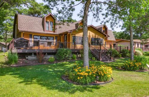 Nisswa House | Large Home on Lake Edward with Deck and Fire Pit!