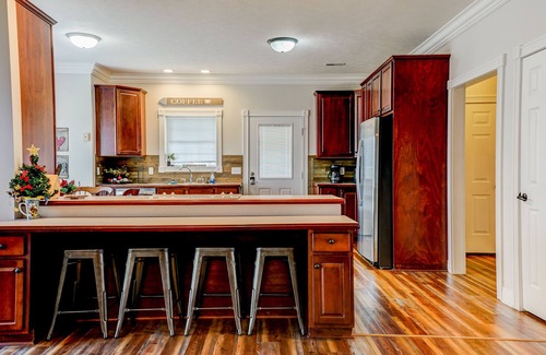 Santa Claus House | Large Home Sleeps 24 in Santa Claus 5 Mins from Holiday World with a Game Room