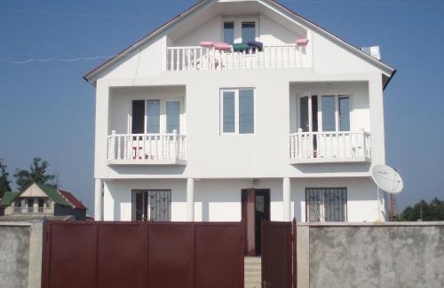 Maltakva Ski Chalet | Large house at the beach.