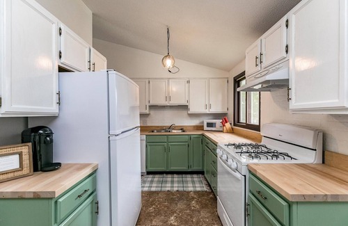 Mount Vernon House | Large House Downtown Mt Vernon, Dog Friendly