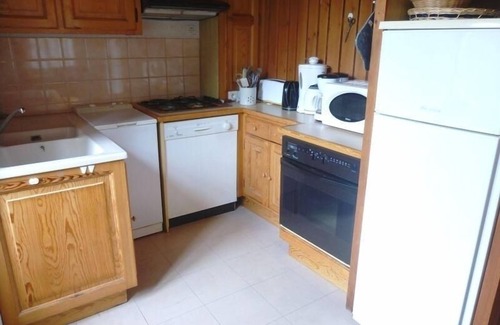 Villeneuve-dʼAllier Cottage | Large house for families and friends near Gorges de l'Allier