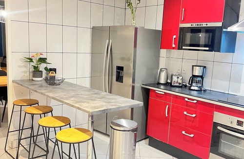 Sarcelles House | Large house ideal for groups and large families 15km from Paris