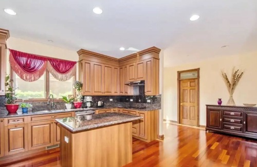 Skokie Apartment | Large house in Chicago suburbn