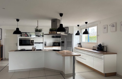 Coulombs House | Large house with indoor swimming pool and pétanque court