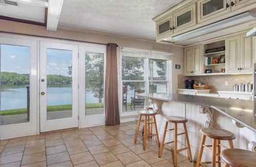Deatsville House | Large Lake House Sleeps 18+ on Lake Jordan 4 Bedroom 3 Bathroom, Boat Dock, Deck